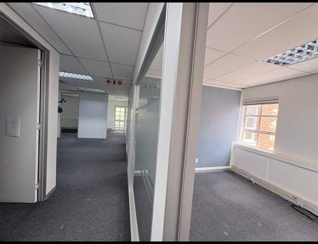 1,390M² OFFICE FOR SALE IN WITKOPPEN